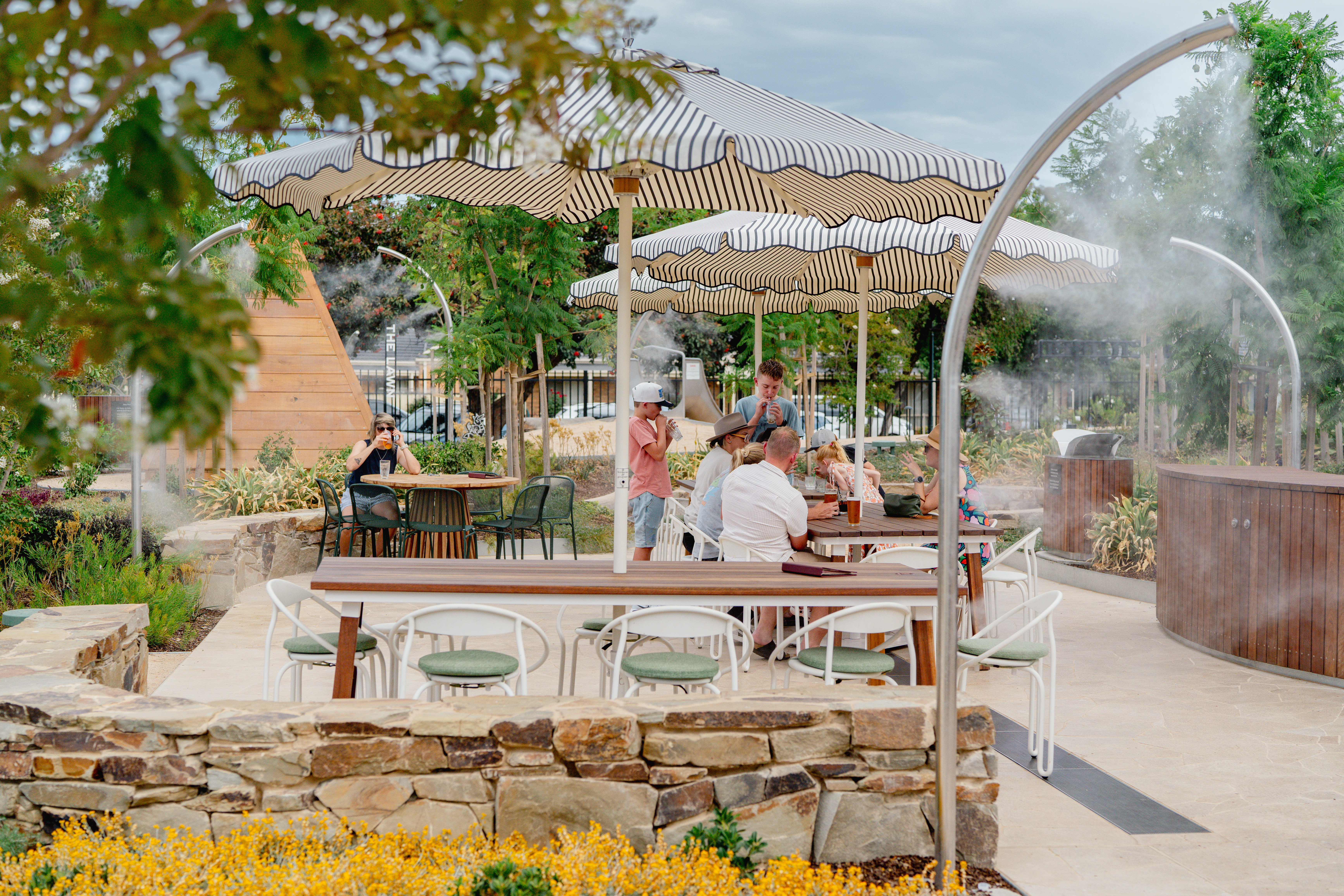 Outdoor event cooling by youmist